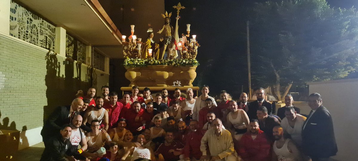 ResucitadoALM's tweet photo. La foto no es una gran foto, pero la cuadrilla es una gran cuadrilla.

¡Enorme trabajo, siempre a más!

#MagnaAlmería22 https://t.co/hCvyblybTk