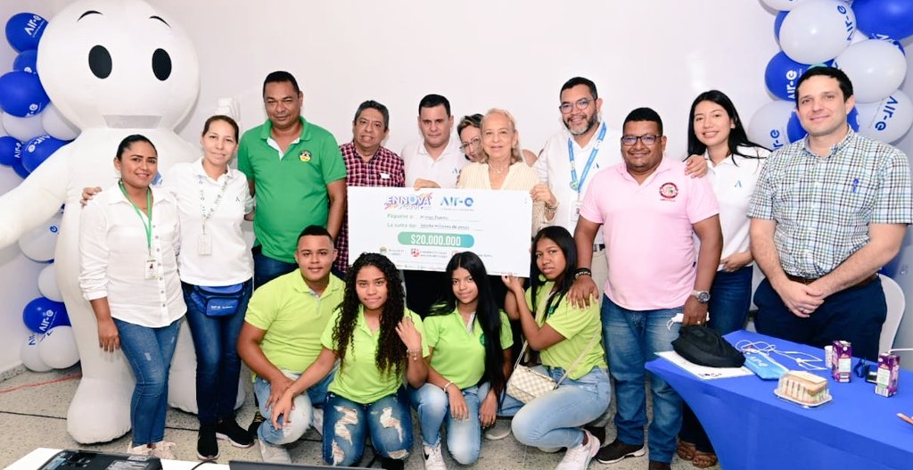 ProsantamartaV's tweet photo. ➡️#Evento | Pro Santa Marta acompañó la clausura y premiación 🥇🏆del proyecto: #EnnovaScool, iniciativa conque la empresa @Aire_Energia llegó a 16 mil estudiantes 👩🎓 del Magdalena con el objetivo de promover e incentivar el uso seguro y responsable del servicio de energía 🪫⚛️ https://t.co/86TIsOOsbf