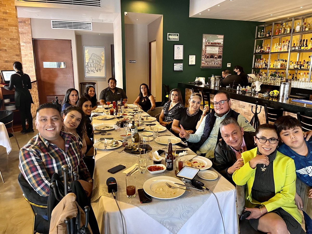 PP_BAEZ's tweet photo. ¿Nos acompañan? Hoy queremos celebrar con todos ustedes #13AñosAlAire. Es una bendición estar hoy en el noticiario con ellos, mi equipo, mi #FamiliaImagen. Ellos son los del gran mérito. Faltaron algunos. https://t.co/FNbPTDs8ar Gracias por tantos todo nuestro público y clientes. https://t.co/xRtwFZsPBe