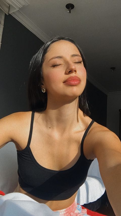 No pidas rosa, si no aguanta espina.