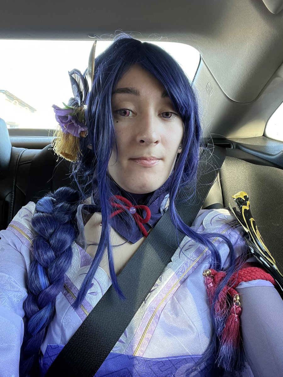 SilverJezebel's tweet image. Went to #HalCon2022 Saturday as Raiden Shogun Ei from Genshin Impact. Didn’t get any photos of myself there. All I could say is blame the heels and blurry contacts. 😹🤷🏻‍♀️