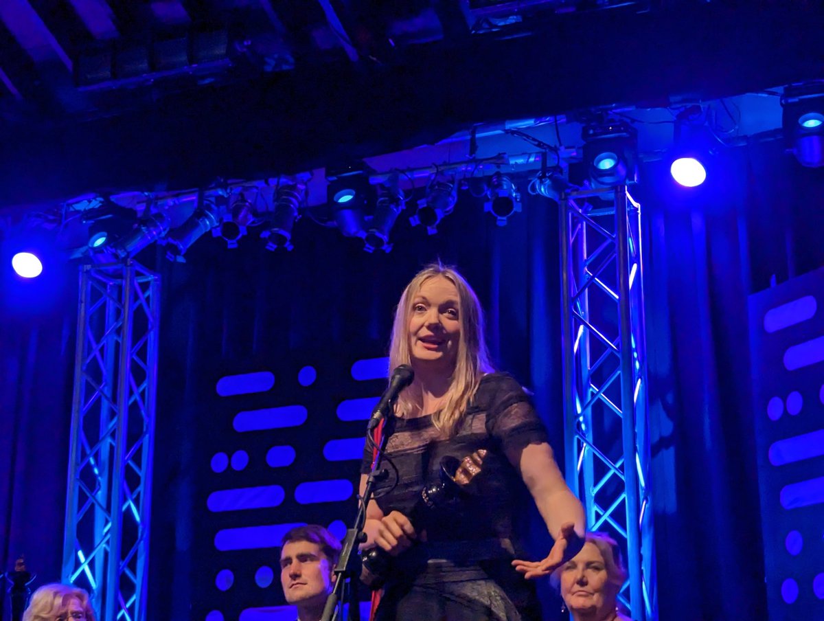 OirnaGaeilge's tweet photo. Comhghairdeas ó chroí le @bnicd, Clár Raidió na Bliana ar Stáisiún Tráchtála #Gradaim22 #OnaS2022 https://t.co/hc7SSlFZUI