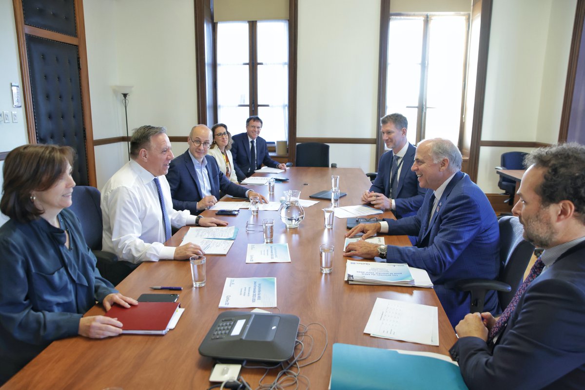 francoislegault's tweet photo. Avec le ministre de l'économie @MinFitzgibbon.
Nous avons discuté des moyens pour créer des emplois mieux payés et pour réduire notre écart de richesse avec nos voisins. https://t.co/oSIUsC6Xnd