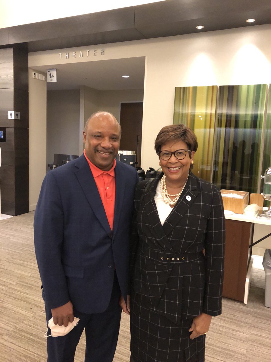fleejack's tweet photo. At the CEO Roundtable on Cancer @CEOCancerfight yesterday afternoon with Cynthia Warrick, President, @StillmanCollege, #CEORT2022 #CEORT #G4G #PDS #GoldStandard #hbcu #hbcus https://t.co/utT3l1BbC4