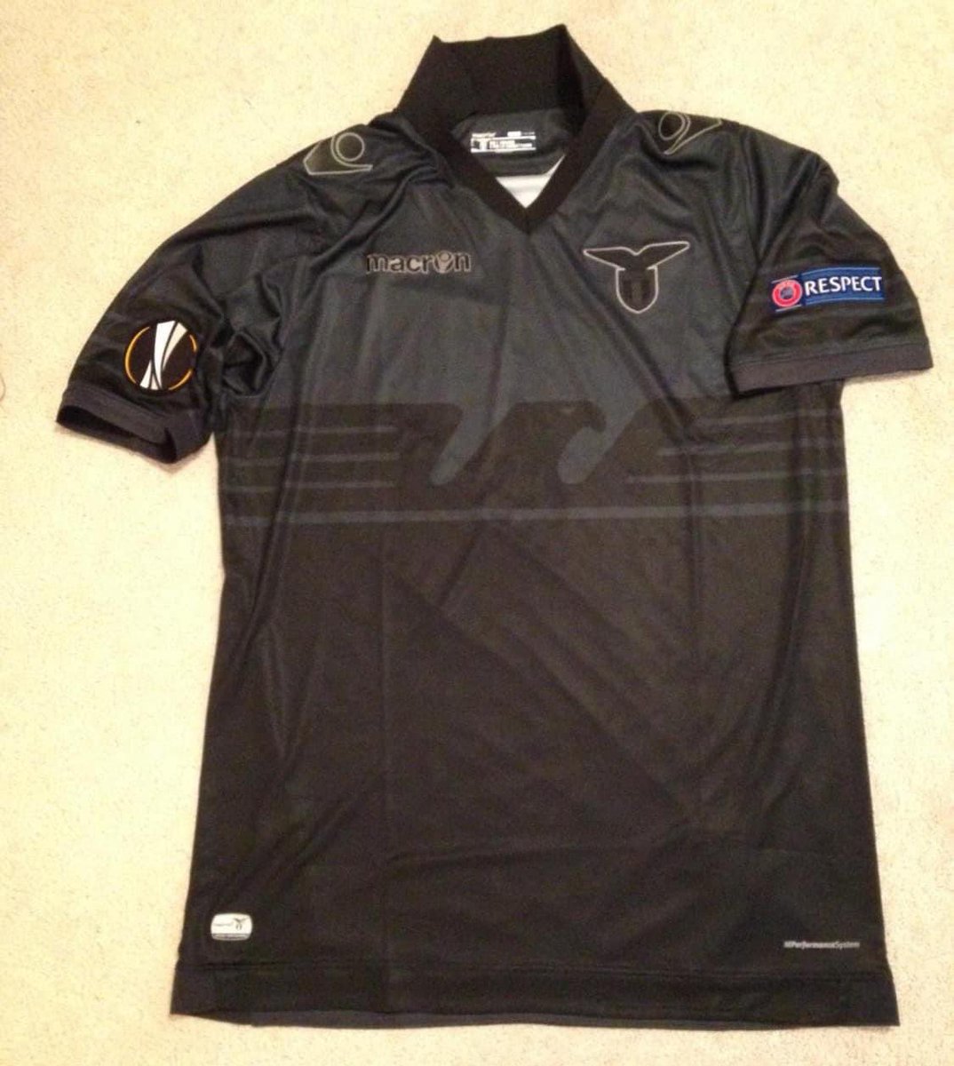 AJ Football Shirts tweet media