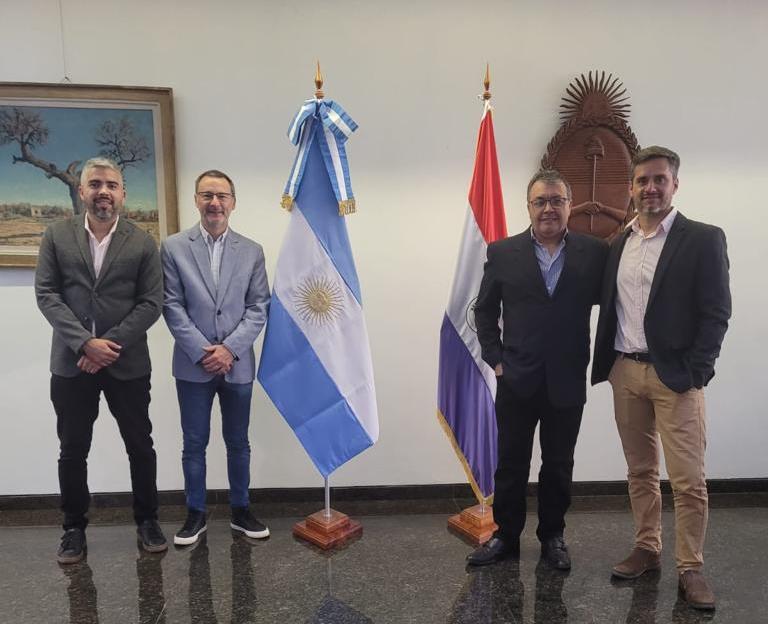 CessiArgenTIna's tweet photo. Representados por nuestra vicepresidente @palaciosmalau, CESSI estuvo presente en la @ARGenParaguay_  firmando un Acuerdo de Colaboración con nuestra cámara par en Paraguay @cisoft https://t.co/EGup9qOqDC