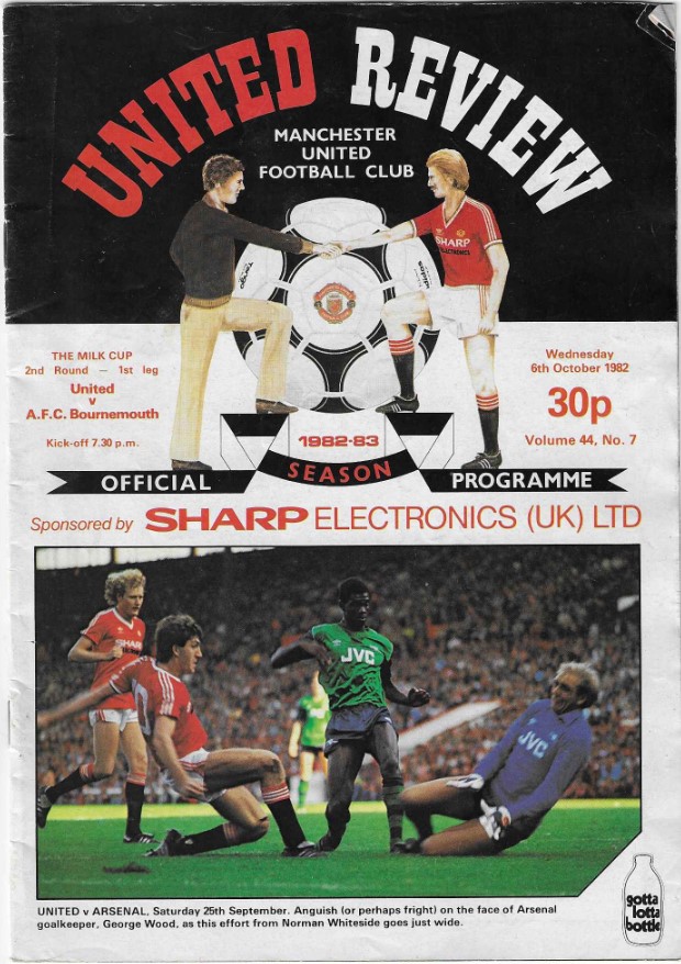 80s_mufc's tweet photo. Milk Cup - 6th October 1982. United v AFC Bournemouth. A 2-0 win for United courtesy of an own goal from Harry Redknapp and a strike from Frank Stapleton. A young Peter Beardsley played his only appearance for Utd in 82/83 https://t.co/hjRwQaE7Ef