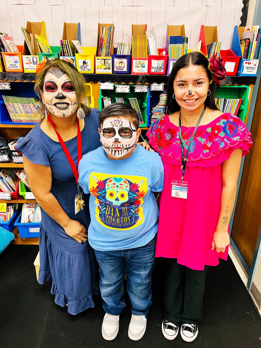 iLunaMode's tweet photo. It’s so much more than makeup, it’s sharing my student’s culture, heritage, and language that I too celebrate. WE ARE THE SAME! #ProudPioneer #teachertwitter #somosiguales #DiaDeLosMuertos #DayOfTheDead #sugarskull https://t.co/POEL14Tjcu