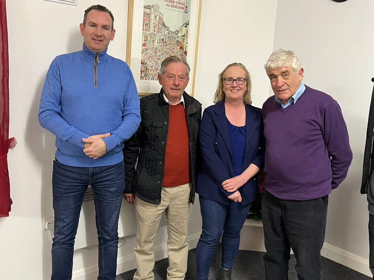 walshthomasf's tweet photo. Last night I attended a prez on a recent study on the #Kilross stone which was uncovered in 2018 by Edmund Brennan. A talk on the findings was given by archaeologist - Angela Wallace.
Well done to Seamus Mc Cormack for making app for the funding and Edmund for its uncovering. https://t.co/jCcoCzOFw3