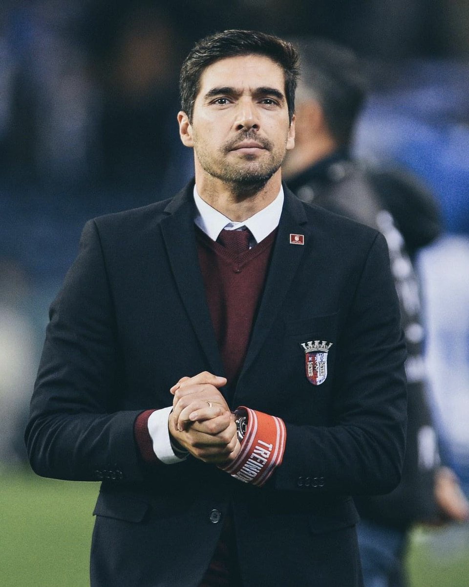 Abel Ferreira acaba de conquistar o #Brasileirão2022 🏆 ao serviço da <a href="/Palmeiras/">SE Palmeiras</a> 👏

Muitos Parabéns, Mister e restante equipa técnica! Um orgulho que façam parte da nossa história.