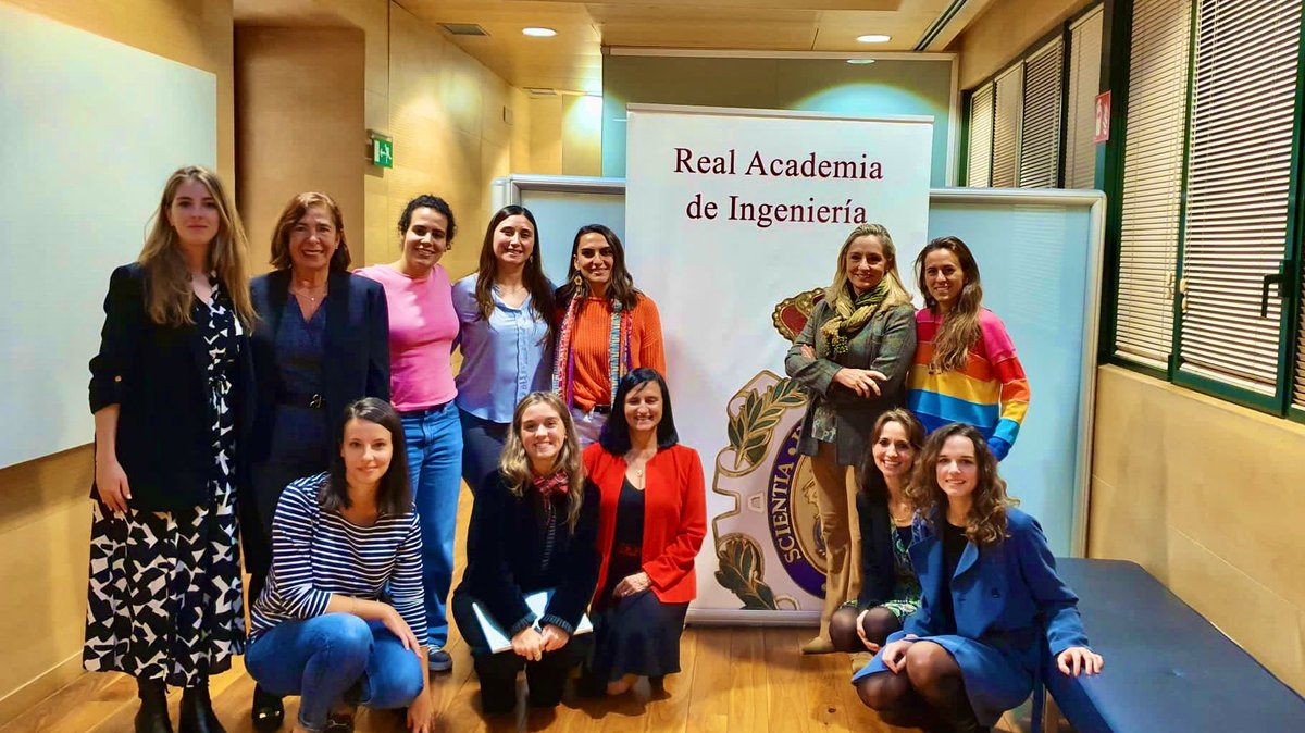 jealvarez's tweet photo. RT @cristinasancho: Hoy hemos hablado de #GobiernoCorporativo (bueno y malo) en la @RAI_Ingenieria gracias al programa #IngPulso de EJE&CON, dentro del proyecto @Mujeringenieria. https://t.co/vftkslSpZw
