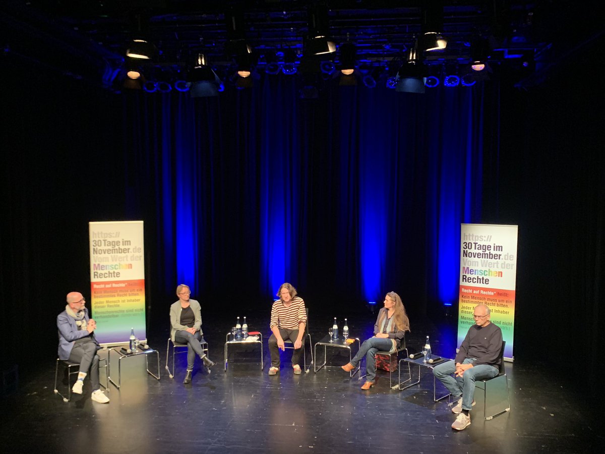 vertikalpass's tweet photo. Starke Diskussion vom @das_ifa mit @SautterBernd und @abiszet im @Theaterhaus. https://t.co/HGHD47riR6