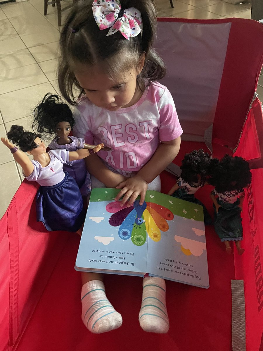 Sandyscilab's tweet photo. Reading to her dolls and heβs reading in his pajamas β€οΈπ #DRELiteracyMatters #DREHurricanes #futurehurricanes #futurefalcons #futurereaders #futureleaders π https://t.co/vQxqt5waJU