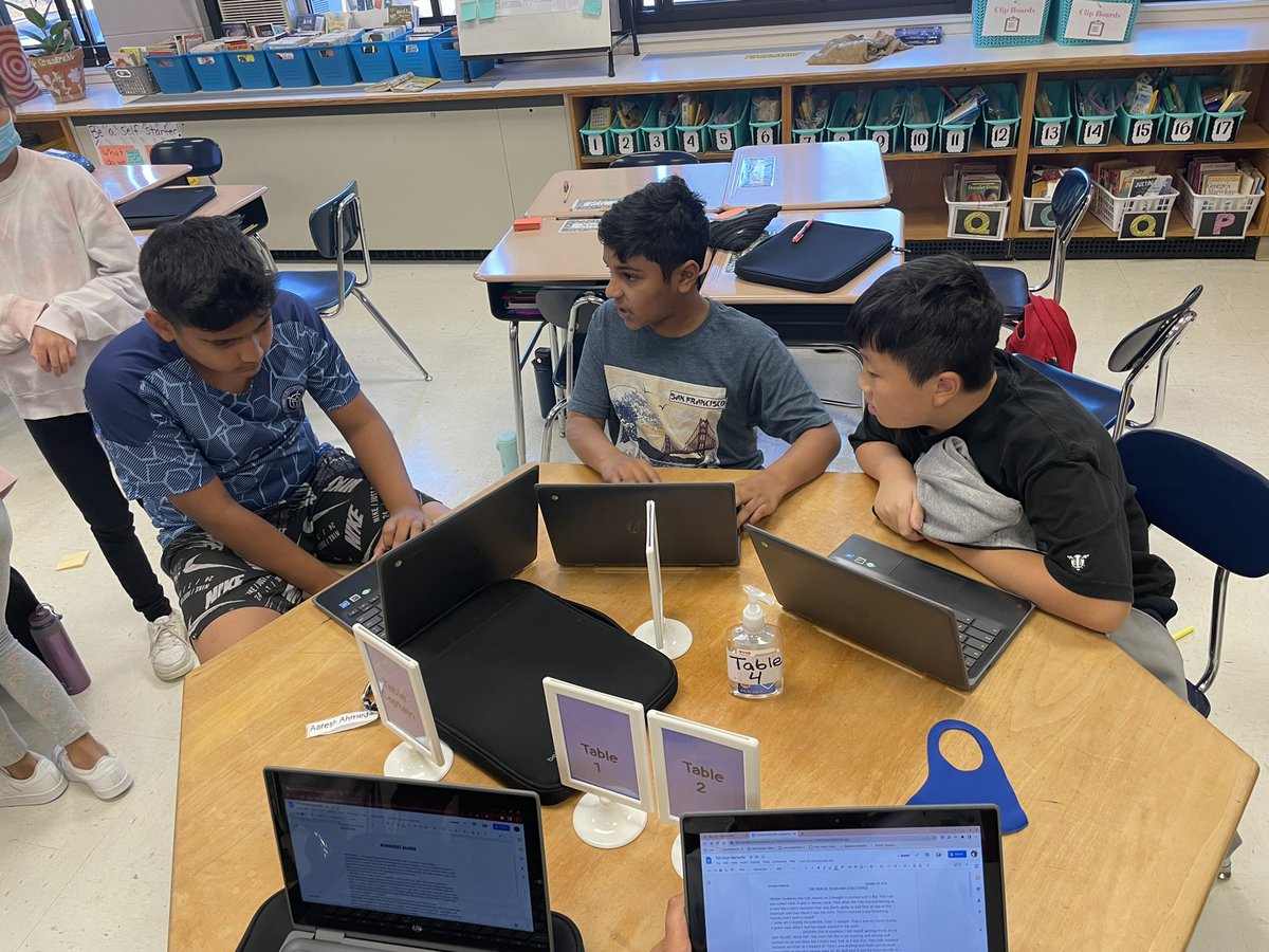 Abritasear5's tweet photo. Today fifth graders were giving and receiving feedback on their personal narratives during writing workshop.
@SearingtownK5 @drmikeimondi
#peerediting
#EvaluatingCollaboratingReflecting https://t.co/37JJ9CcN6W