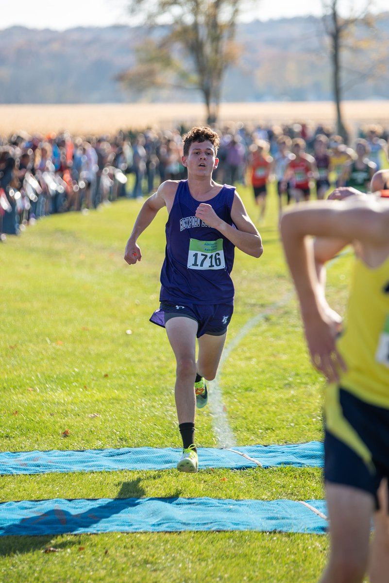 Sophomore Kyle Gnewuch is headed to IHSA Cross Country State Finals in Peoria on Saturday! Also named to the All-BNC list, placed 7th in the IHSA Regional Championships, and named one of RRStar's "Top 6 Boys Breakout Cross CountryRunners" for 2022. Congratulations Kyle!