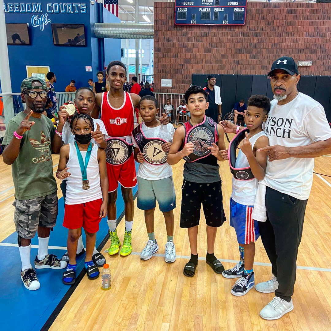 ALXBoxingClub's tweet photo. Alexandria Boxing Club believes in the power of boxing to change lives. We encourage our young athletes to be active, disciplined and diligent leaders within their communities. 

#alxboxingclub #alexandriaboxingclub #boxing #boxingtraining https://t.co/eY8b2UIYvw