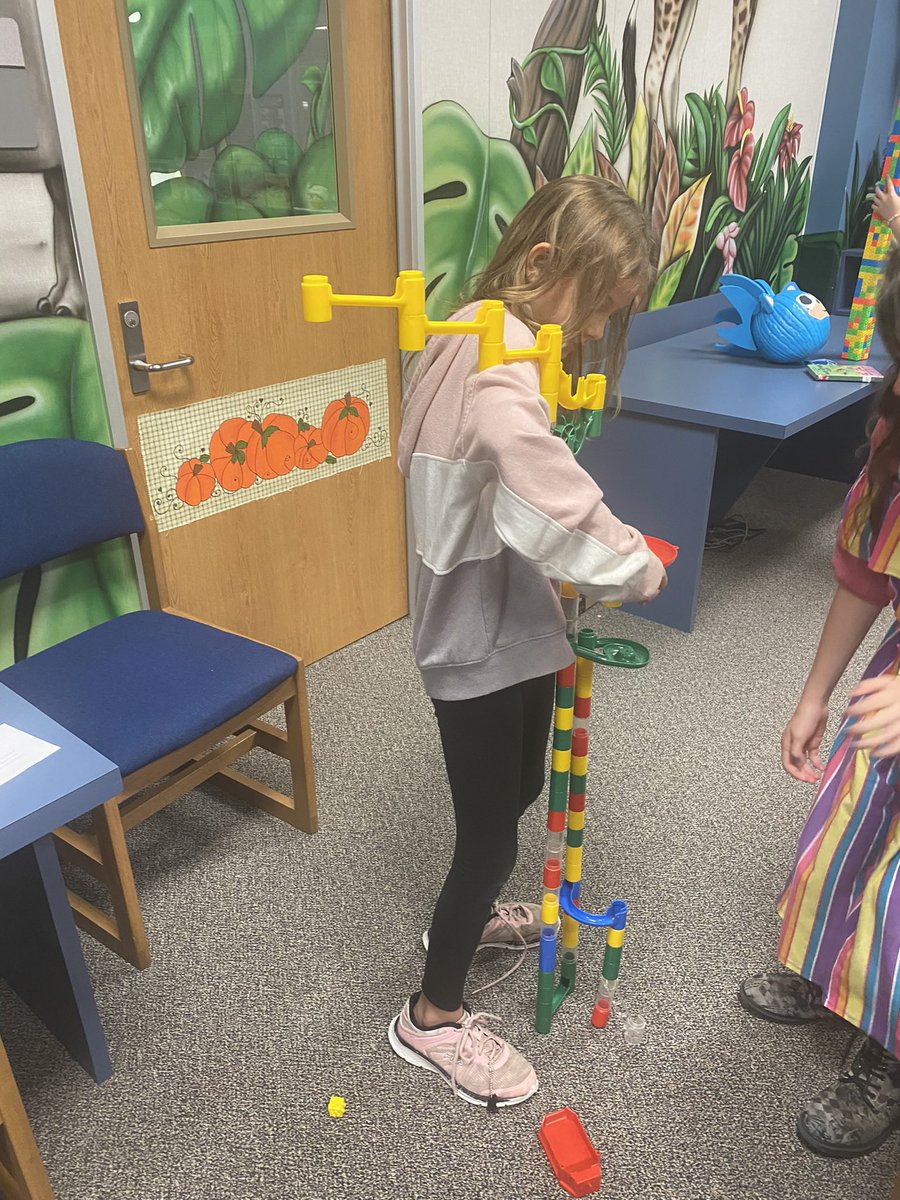 YeatesHeather's tweet photo. Big Smiles today in Library when Maker Space began…❤️ @Melissalibrary #robrangers https://t.co/UALNzKkyfu