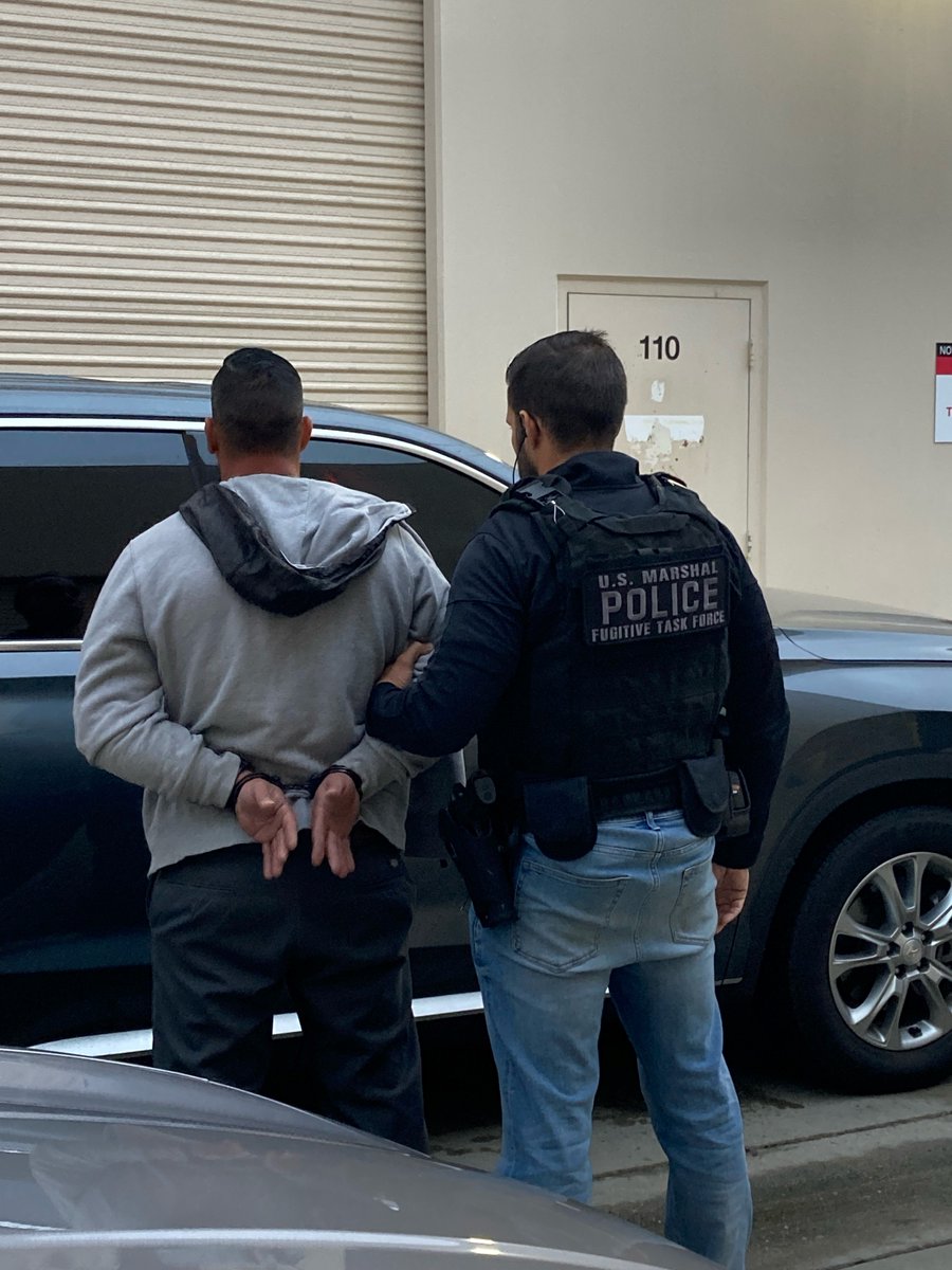 USMS_PSWRFTF's tweet photo. This afternoon the PSWRFTF arrested a fugitive in Canoga Park, CA. The suspect has been wanted since 2018 for several felony counts of armed robbery, home invasion, and evading by @CHP_HQ and @VENTURASHERIFF. @USMarshalsHQ #fugitivetaskforce #usms #captured #nowheretohide https://t.co/Yl2jxjq6IZ
