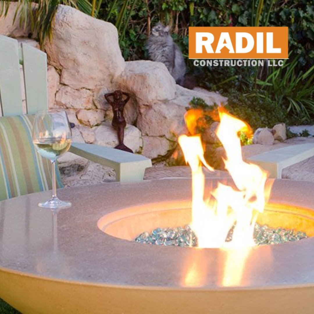 Our custom outdoor fire features are a perfect addition to any patio! 🔥Contact Radil Construction and get your FREE consultation!

📱(941) 706-6359