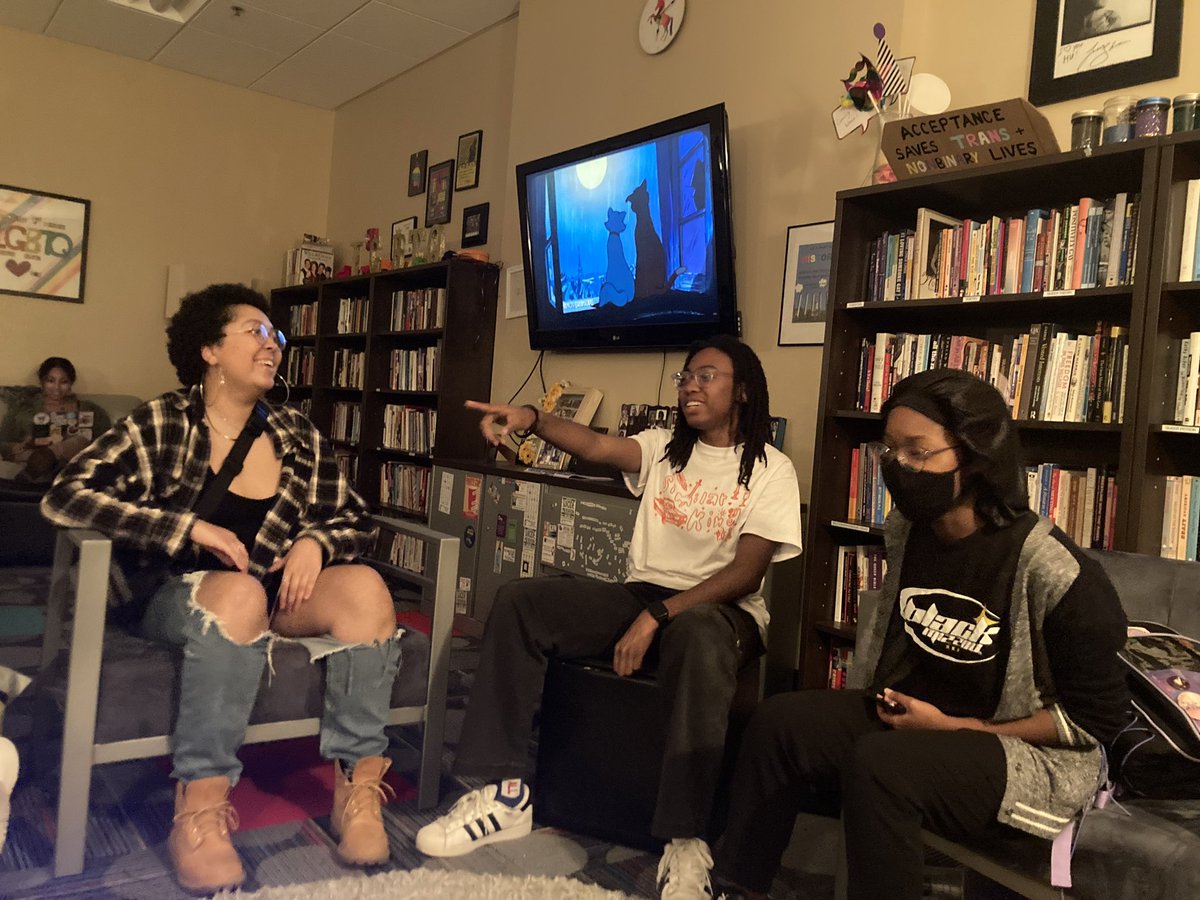 A glimpse into the lovely community our QTPOC meetings bring! Remember to cherish moments of joy such as this during the stress of being a student ❤️🏳️‍🌈