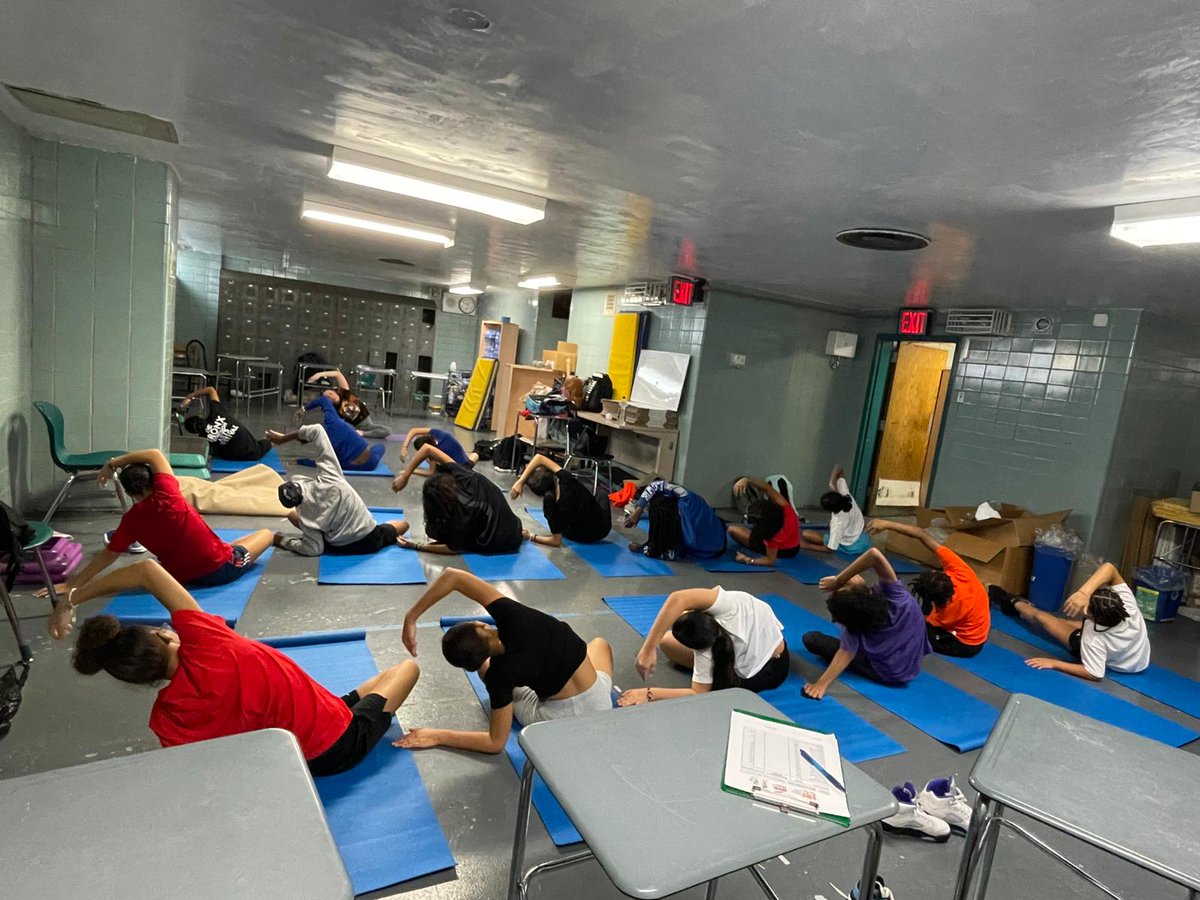 MMCCenter's tweet photo. Every Wednesday, our #SONYC at MS 244 girls basketball team participates in a yoga                                    class to build strength, awareness, and harmony in both mind and body. #DYCD @NYCYouth https://t.co/WqRCtTqpJx