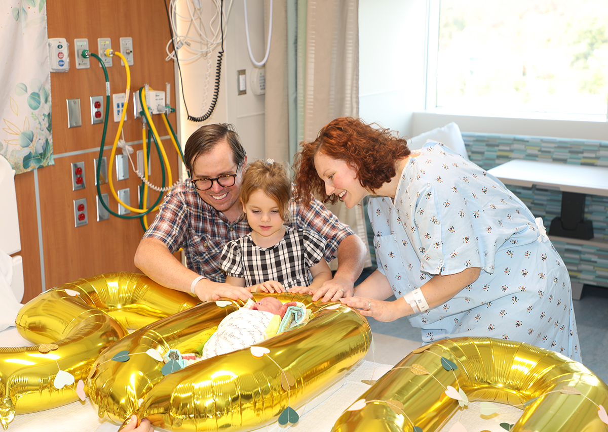 UNCHealthRex's tweet photo. UNC Health Rex Holly Springs Hospital celebrated a VERY special birthday on its 1st anniversary Tuesday! Meet baby Frankie πΆ. He's the 500th baby born at UNC Health Rex Holly Springs Hospital! π
#rex #rexrocks #rexbaby #itsaboy https://t.co/13Nu56l8rv