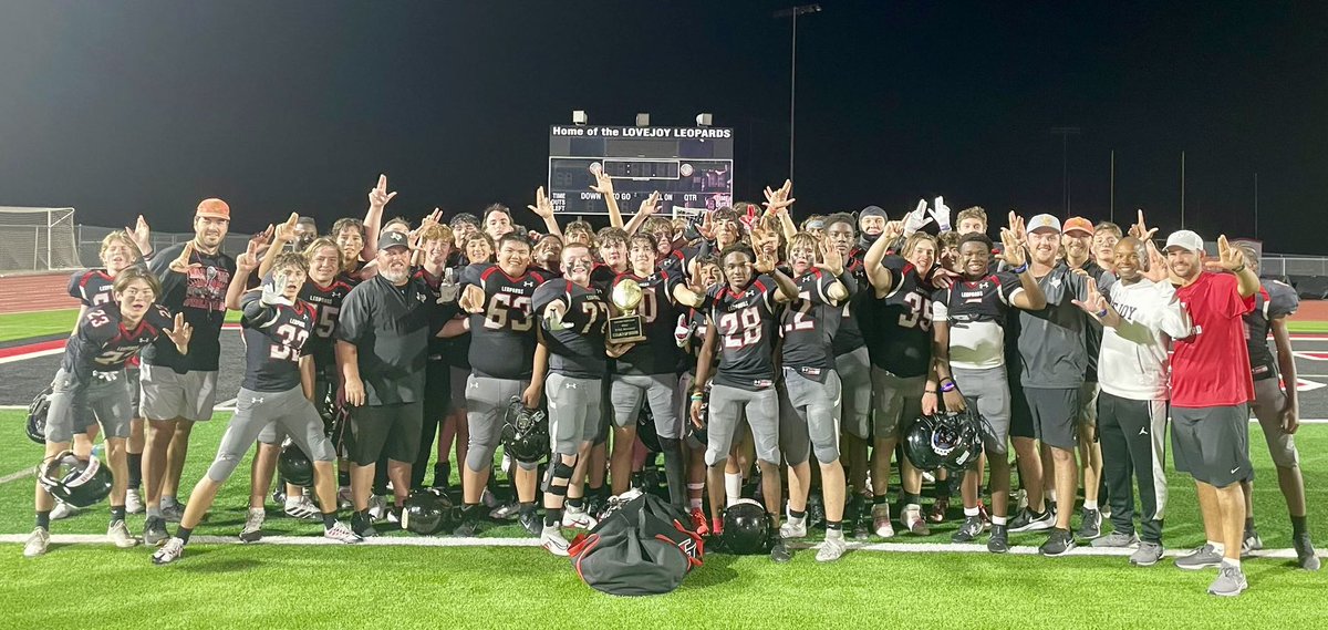 jj_janecek's tweet image. 🏆Undefeated District Champs!🏆  

Thank you to my coaches and teammates for a great season!  

@CoachShawnL @ZachRoss55 @ChrisRossLOJO @leopardfootball @CoachCollins20 @CoachDonnyHOU @jakemayfield13 @LLCoachReynolds