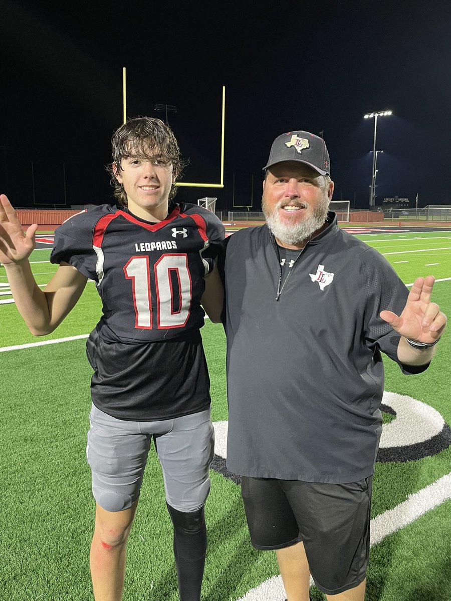 jj_janecek's tweet image. 🏆Undefeated District Champs!🏆  

Thank you to my coaches and teammates for a great season!  

@CoachShawnL @ZachRoss55 @ChrisRossLOJO @leopardfootball @CoachCollins20 @CoachDonnyHOU @jakemayfield13 @LLCoachReynolds