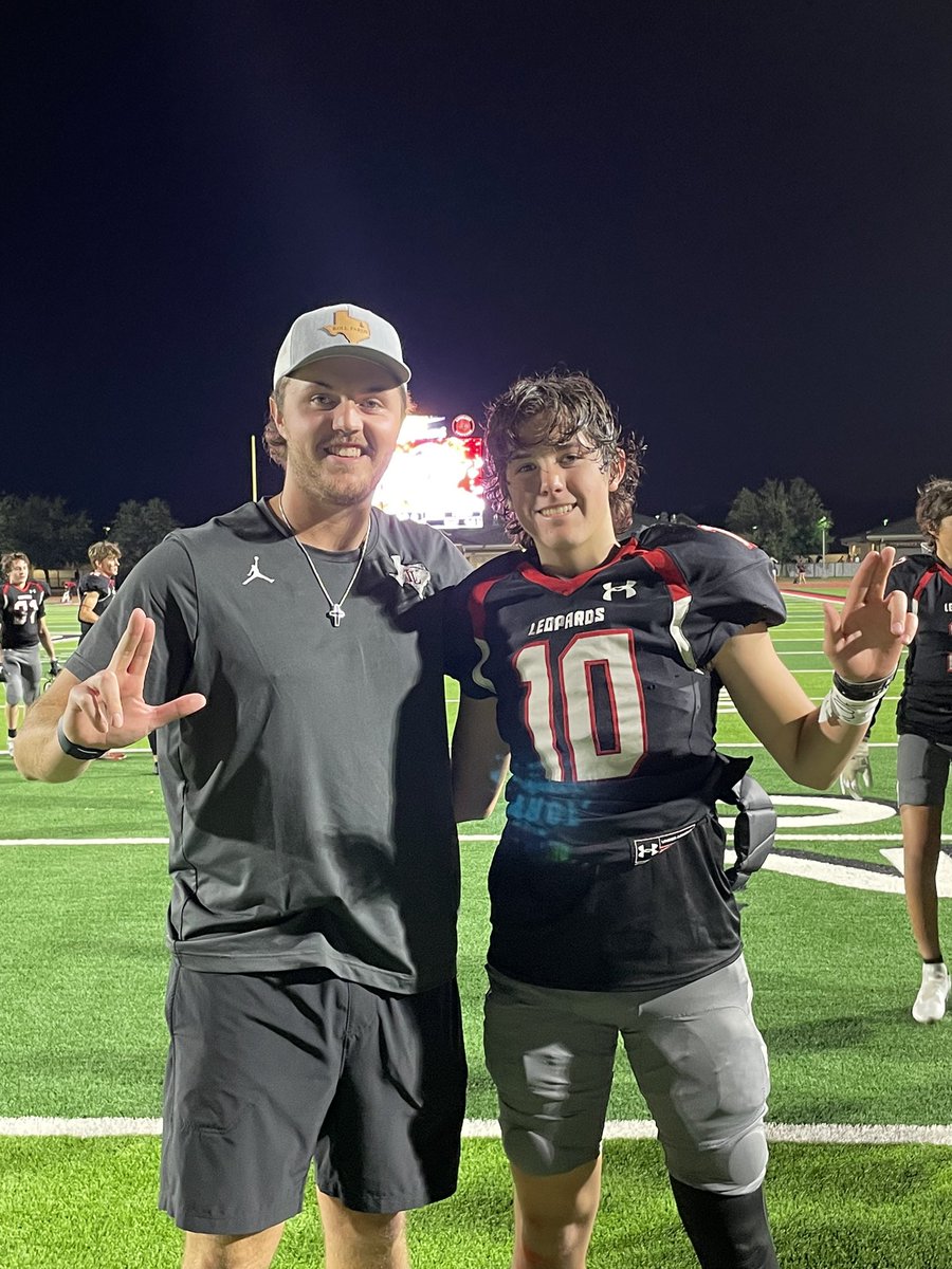 jj_janecek's tweet image. 🏆Undefeated District Champs!🏆  

Thank you to my coaches and teammates for a great season!  

@CoachShawnL @ZachRoss55 @ChrisRossLOJO @leopardfootball @CoachCollins20 @CoachDonnyHOU @jakemayfield13 @LLCoachReynolds