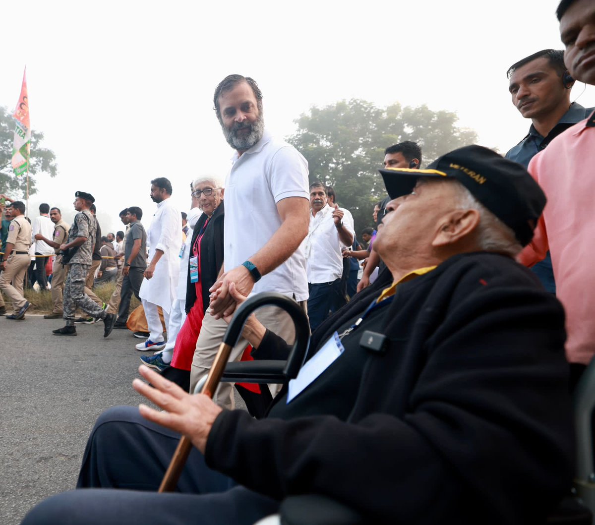 Admiral Ramdas, former Chief of Naval Staff, who at 89 continues to be an indefatigable campaigner for public causes, along with his wife Lalita Ramdas, herself the daughter of Admiral Katari, 1st Indian Chief of Naval Staff, walked with @RahulGandhi on Day 57 of #BharatJodoYatra