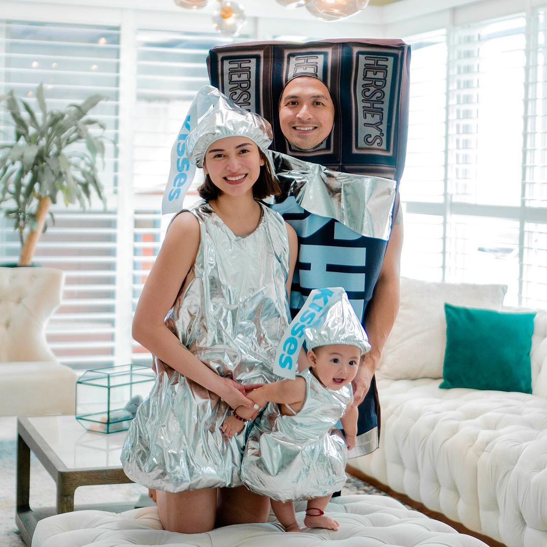 KapusoAllAccess's tweet photo. Thursday good vibes from Ultimate Star Jennylyn Mercado (@MercadoJen), Kapuso Drama King Dennis Trillo (@thedennistrillo), and baby Dylan! 🤩

#JennylynMercado #DennisTrillo
#DenJen #Kapuso https://t.co/TOc37xR26Z