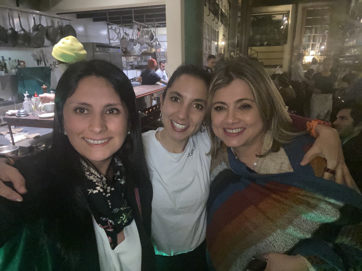 HelenOrjuela's tweet image. Hoy estuve junto a @EdnaBonillaSeba en #LaCenaMásPoderosaDelAño una iniciativa de @PoderosasColom2 @marisanzdesa para dar a conocer el maravilloso trabajo que desarrollan en favor de la Educación Sexual Integral