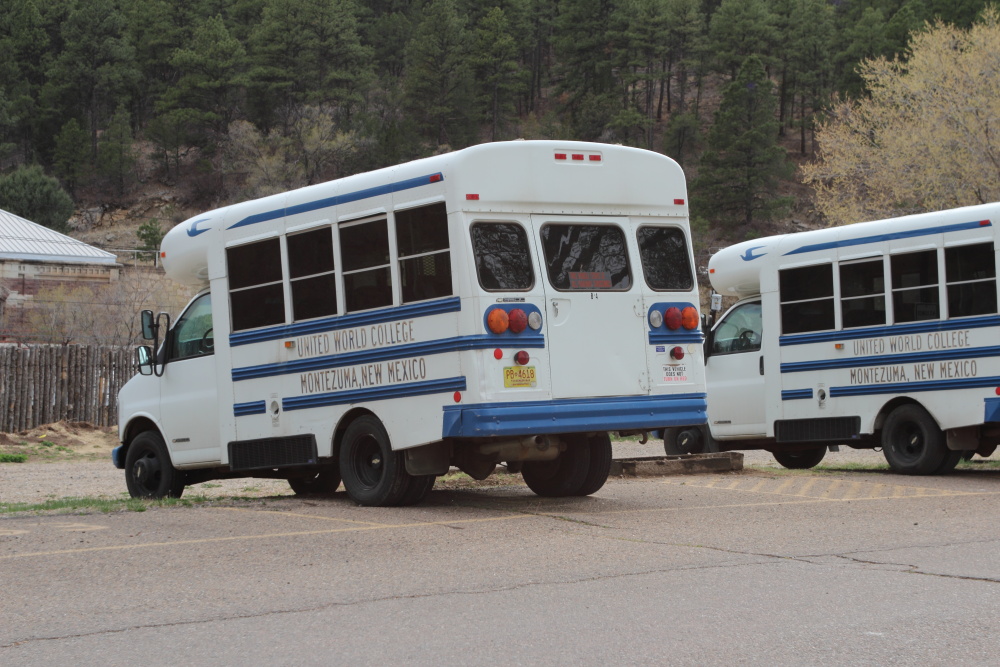 Dorje_sDooing's tweet image. School in the US I taught yrs ago had school buses (1). Teachers had option of getting bus driving license, which I did &amp;amp; took students around. One of those times I took them on a tour of #Albuquerque #HotAirBalloon festival (2), the #VeryLargeArray (3), &amp;amp; I think also #Roswell.
