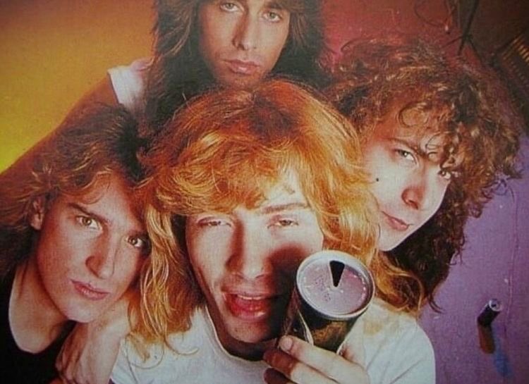 jxdncutex's tweet image. dave te amo(necesito gente fan de megadeth no tengo amigos chau)
