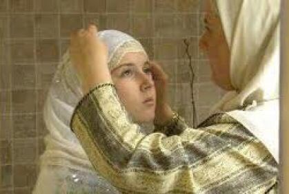 Ketika kau mendidik seorang suami, berarti kau mendidik satu orang, tapi ketika kau mendidik seorang isteri, berarti kau mendidik seluruh keluarganya.