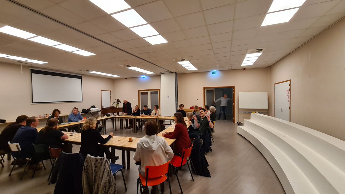 Vandaag afdelingsvergadering van <a href="/D66Zutphen/">D66 Zutphen</a>. 

We kregen daar ook nog een fantastisch college van <a href="/AntoonKanis/">Antoon Kanis</a> over stikstof en toekomstperspectief voor de boeren. 

Leuk om met de vereniging te praten over de actuele politiek.