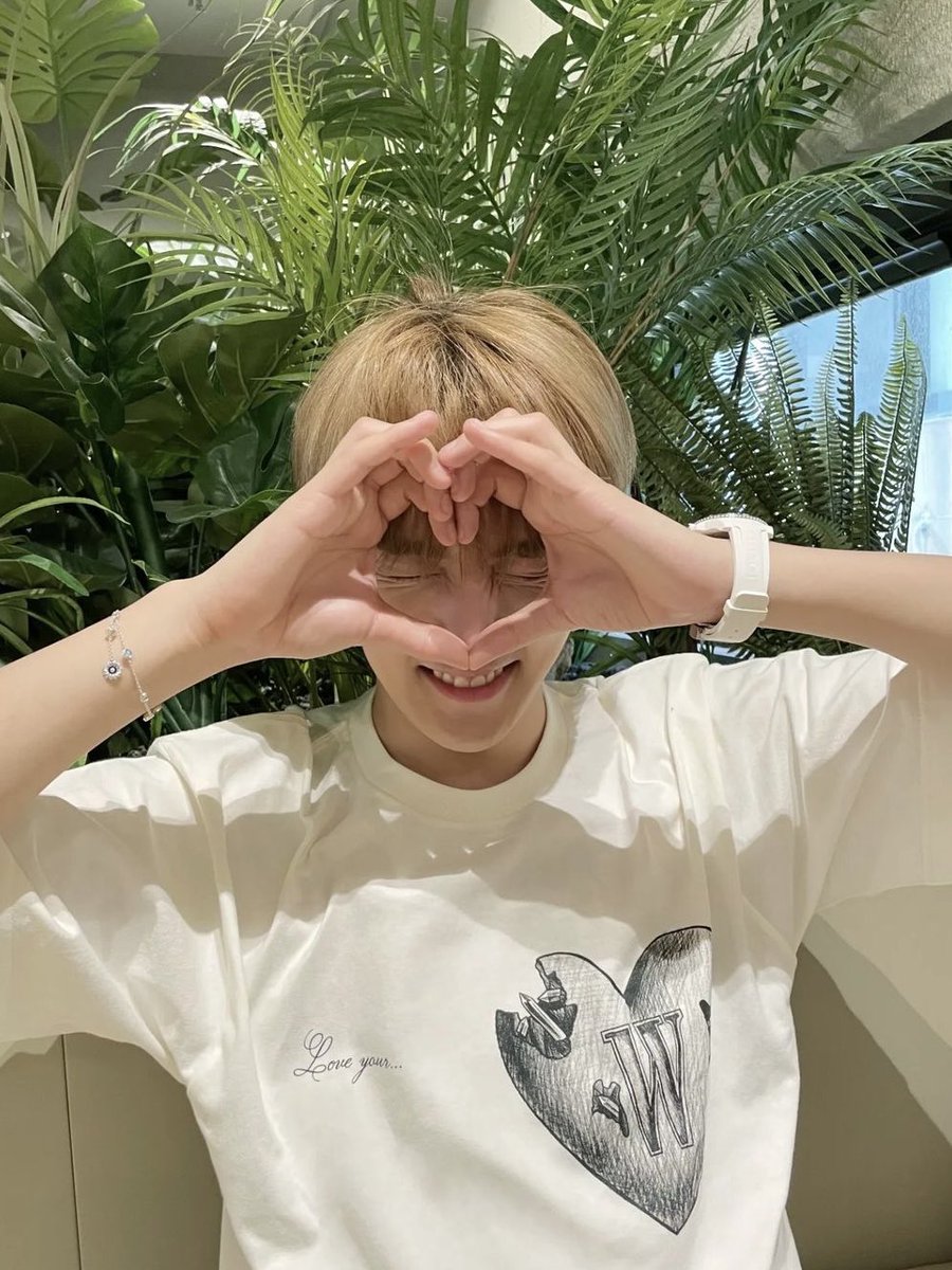 민혁아 생일 축하해
항상 너를 생각해