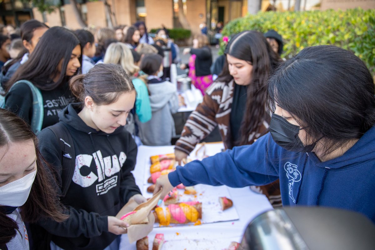 The Latinx Affinity Group celebrated Día de los Muertos (Day of the Dead) on campus this week. They set up an ofrenda in the Library, decorated the campus with alebrijes, and shared “pan de muerto” bread with the Casti community.