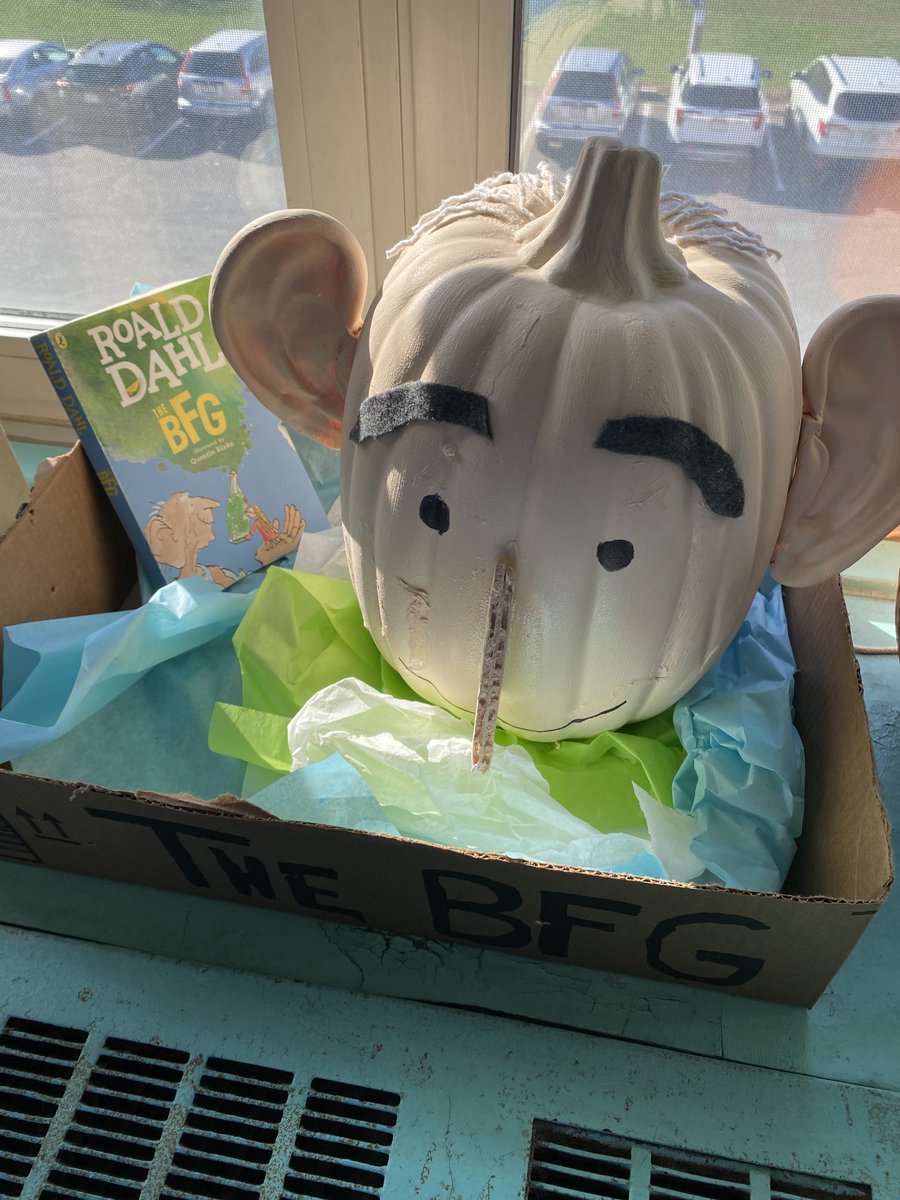 CollierLiz's tweet photo. I spy with my little eye fantastic book projects in HM 4N and 4M way to go ⁦@HuskiesMann⁩ https://t.co/vdWcDOYpZr