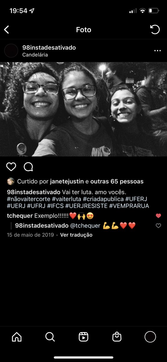 augustopatty's tweet photo. Contra Bolsonaro. Desde SEMPRE. E se precisar vamos pra rua denovo e denovo. @marianadecf @vicstalkshow https://t.co/0g7qQikpya