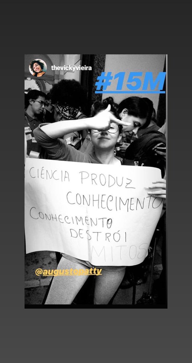 augustopatty's tweet photo. Contra Bolsonaro. Desde SEMPRE. E se precisar vamos pra rua denovo e denovo. @marianadecf @vicstalkshow https://t.co/0g7qQikpya