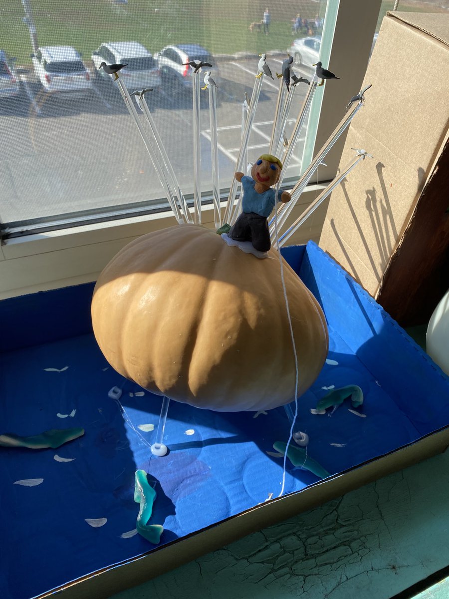 CollierLiz's tweet photo. What a treat to send this tweet. Awesome book projects in fourth grade at HM. Thank you 4N and 4M students for the great work ⁦@HuskiesMann⁩ https://t.co/QaaUE0Id1j