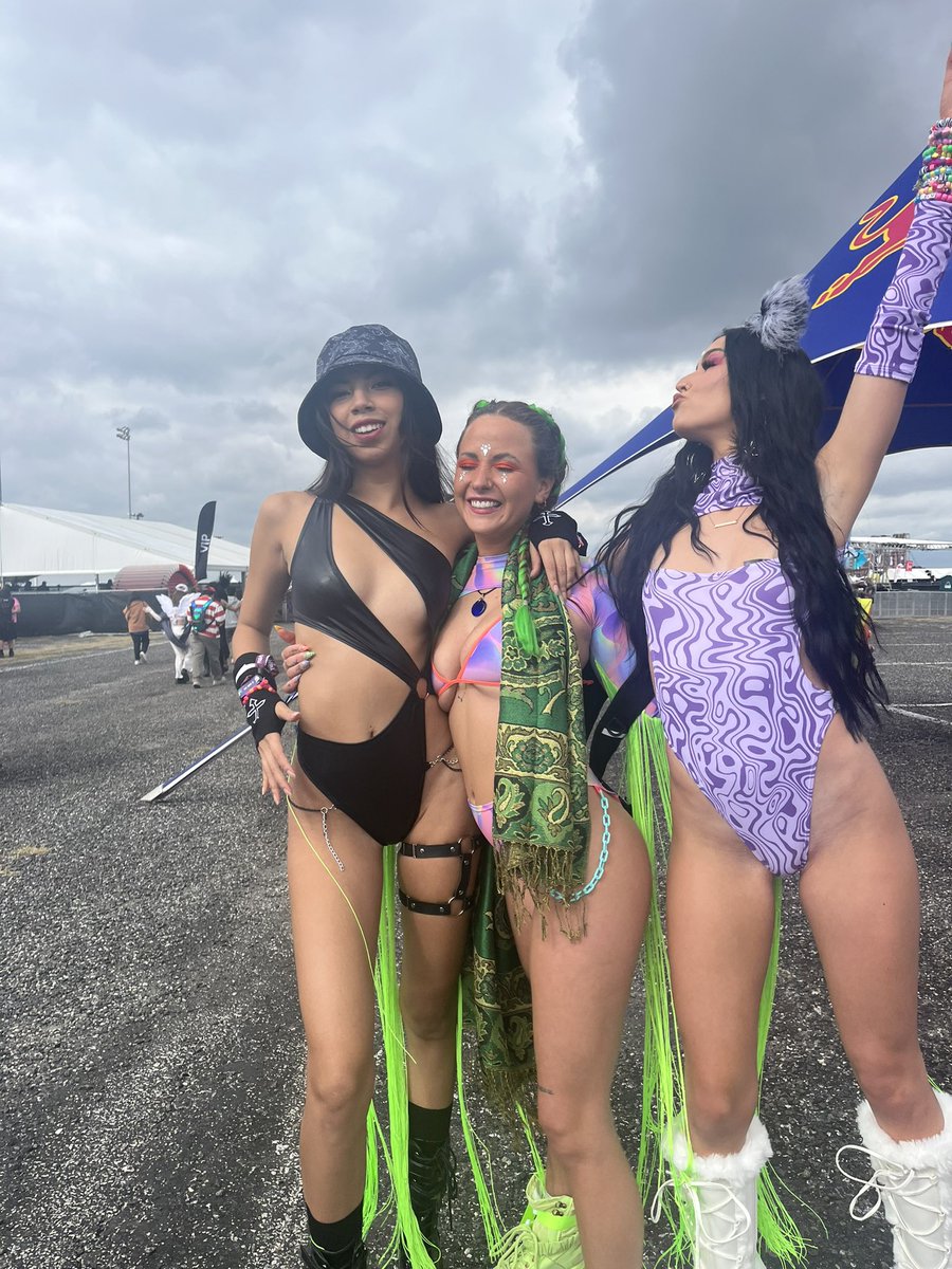 alex27daniel's tweet photo. rave baby and her new rave family💚🫶🧿👶 #FreakyDeakyTX #FreakyDeaky2022 https://t.co/RZD031lbrL