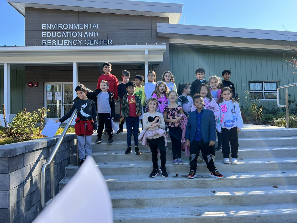Great day to learn about trees <a href="/NYstateparks/">NY State Parks</a> 🌲 🍁 #ewlearns <a href="/NorthSideEW/">North Side School</a>