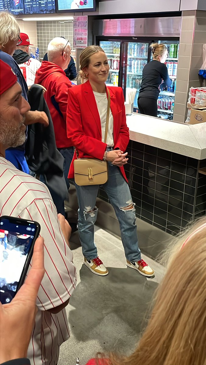 FOS's tweet photo. Last night, Jayme Hoskins — wife of Phillies star Rhys Hoskins — bought a case of beer for Phillies fans.

Tonight, she bought 100 🍺

https://t.co/DRBOj4iohf