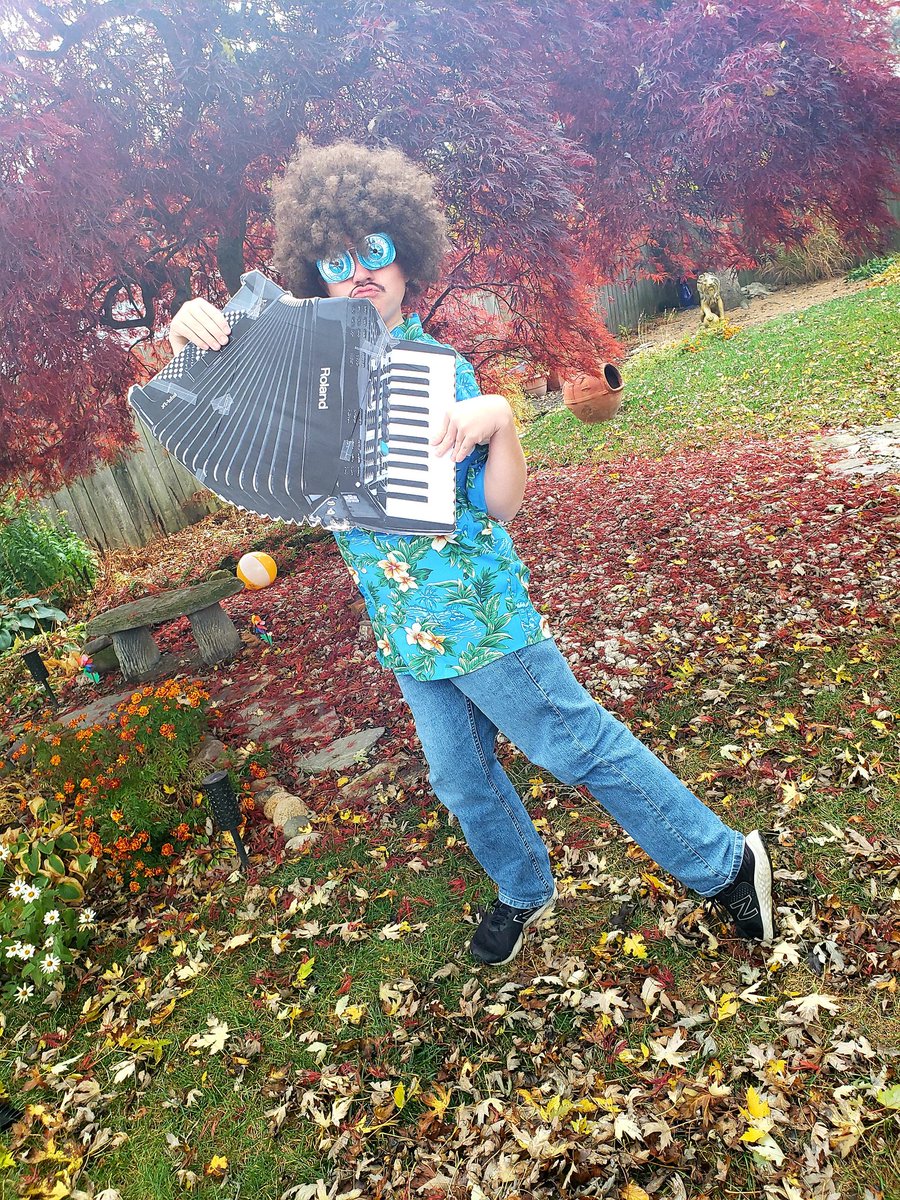 ArtistMother's tweet photo. My oldest dressed up as @alyankovic for Halloween and all the pictures bring me immense joy. https://t.co/LJxzFxwzJd