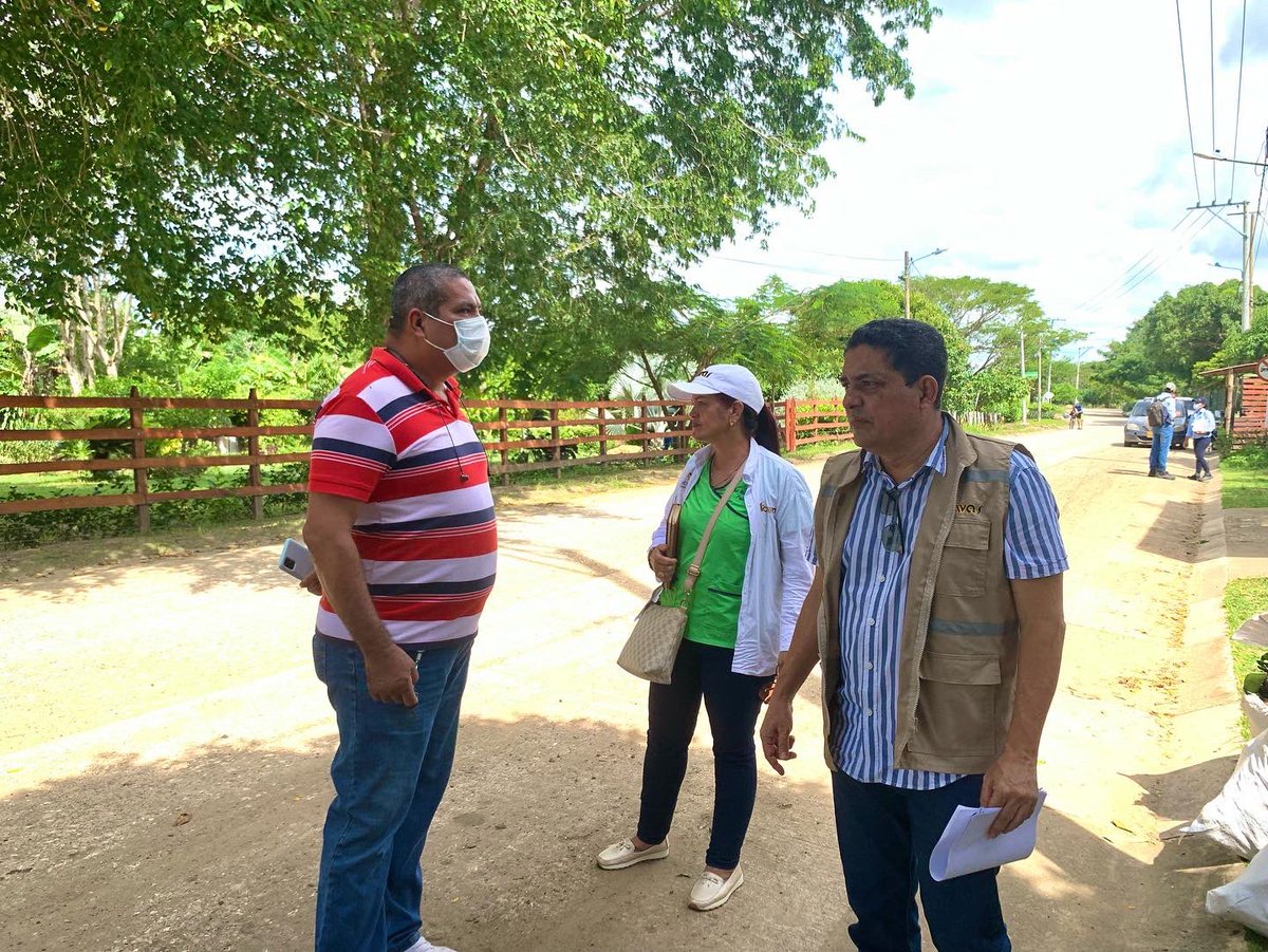 FOMVASincelejo's tweet photo. Iniciamos visitas domiciliarias y levantamiento de actas de vecindad, para dar marcha al proyecto de optimización del sistema de acueducto en la zona rural de Sincelejo. El objetivo es constatar el estado actual de cada vivienda, antes de iniciar las obras. 
#FomvasConLaGente https://t.co/j6p0tZMxEe