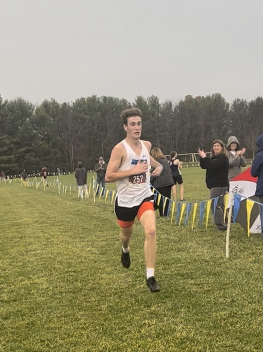 auburnhightrack's tweet photo. Congratulations to our Auburn Eagles XC Teams after a great performance @ Region 1C Championships

The Boys Team finished 3rd &amp; advance to the State Meet

Kasey Rosenbaum is your Individual Girls Region 1C Champion &amp; #StateBound

Andrew Tickle is your Runner Up in the Boys Race https://t.co/GJQao7Xwrz