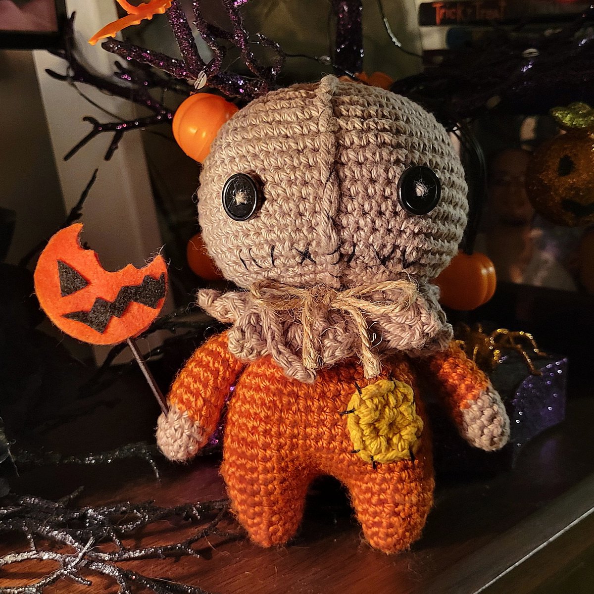 A couple days late, but I finally finished Sam! This was so much fun to make 🖤🎃

#samhain #trickrtreat #amigurumi