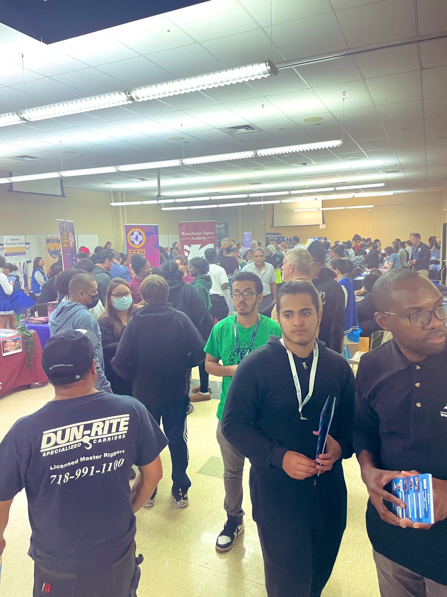 davis_fia's tweet photo. Bronx Borough High School Fair was a HUGE SUCCESS! Special Shout-out to @BBOUFT for hosting us and our Community Supts for getting the word out! @BXHS_SuptPeart @DK_BlackburnNYC @DOEChancellor @Htown76 @DrRPadilla @cristinevaughan @Vanessalgibson   @TeamCintronNV https://t.co/5tKayait9f